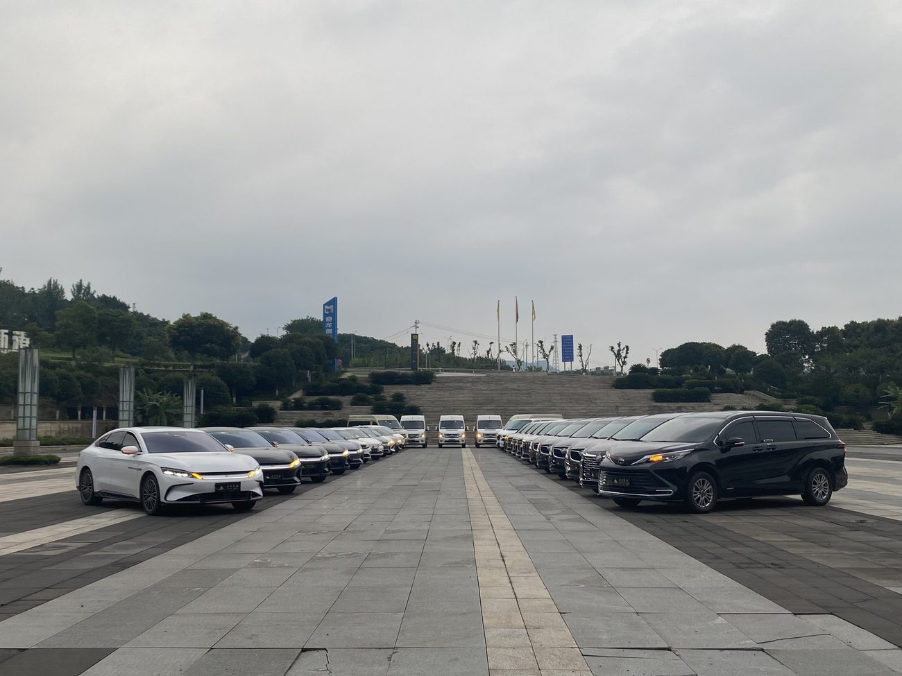 Anjia private vehicles ready for airport pickup in Chongqing